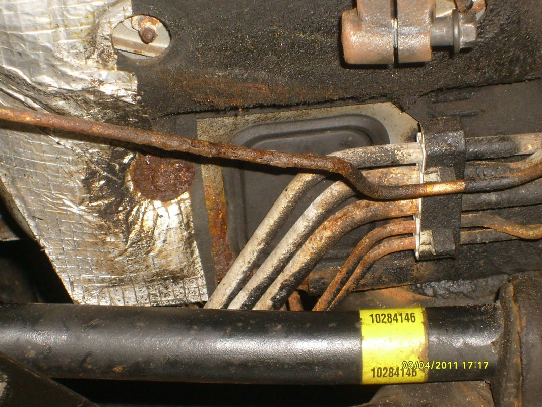 Intrigue_eng_2011_right_brake_line_pic11.jpg